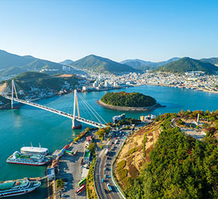 Yeosu, A panoramic view of Dolsan bridge, where the sea and mountains blend together.